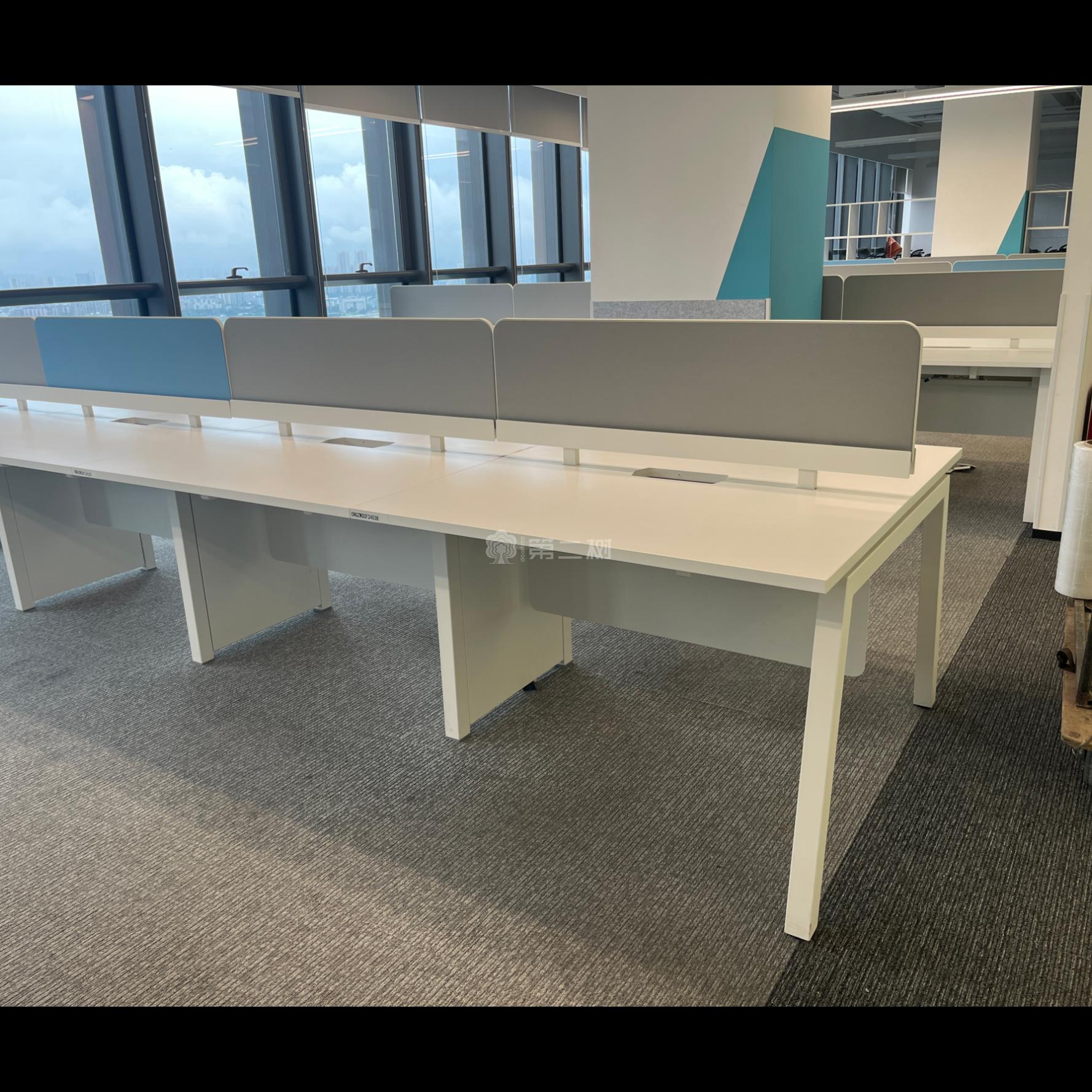 国产品牌二手开放式工位员工办公桌白色系